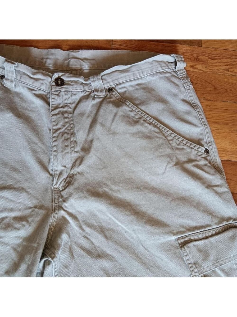 Lee Dungarees Men's Khaki Cargo Shorts - Picture 5 of 8